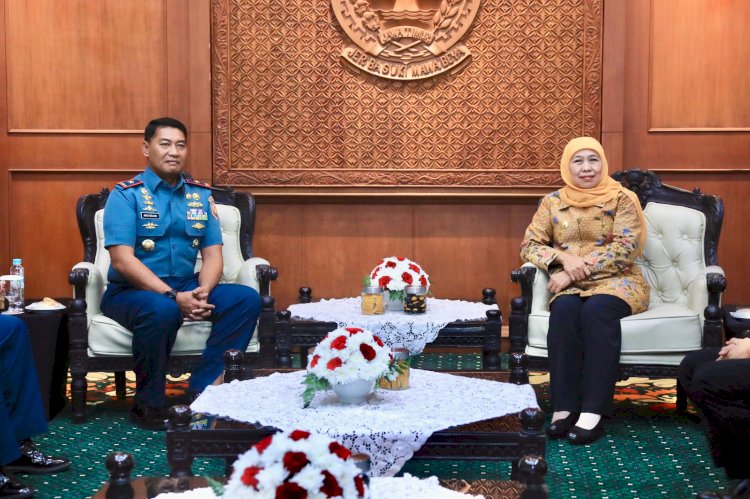 Gubernur Jawa Timur Khofifah Indar Parawansa menerima audiensi dan silaturahmi Komandan Lantamal V Laksmana Pertama TNI Arya Delano/Ist