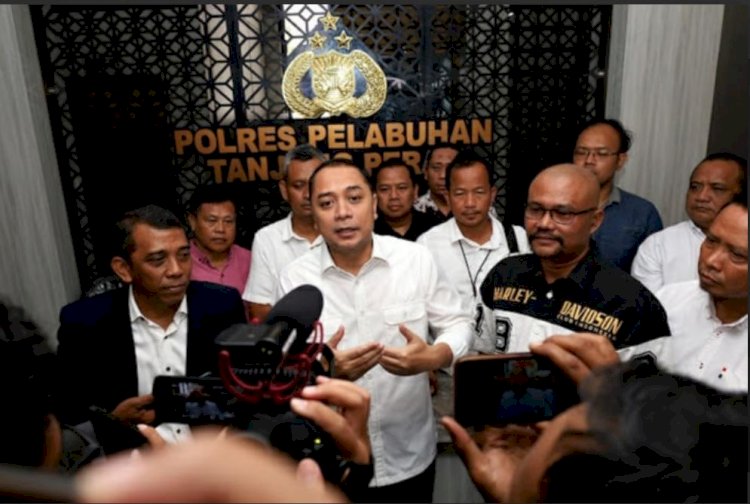 Wali Kota Eri saat di Polres Pelabuhan Tanjung Perak/RMOLJatim