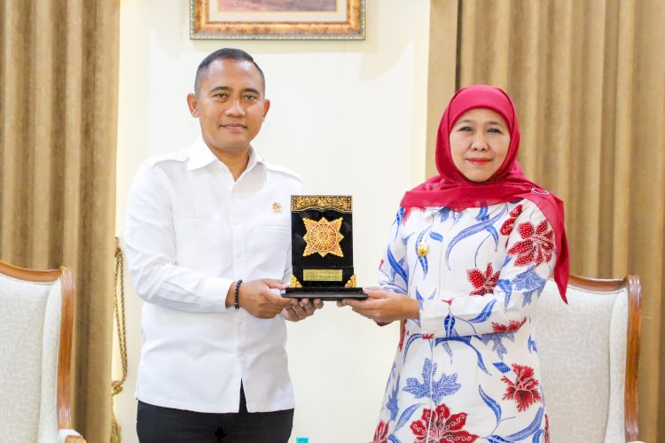 Gubernur Jawa Timur Khofifah Indar Parawansa bertemu Kepala Badan Nasional Penanggulangan Terorisme (BNPT) RI Komjen Pol Eddy Hartono/Ist