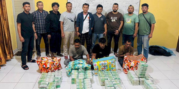 Tiga pengedar jaringan narkoba internasional ditangkap saat menyelundupkan 98 kilogram sabu di TPI Sungai Raya Gampong Labuhan Keude, Kecamatan Sungai Raya, Kabupaten Aceh Timur/Istimewa