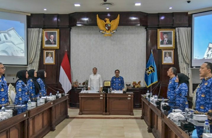 Teks foto: Webinar ASN Belajar di ruang sidang Wali Kota Surabaya/RMOLJatim   