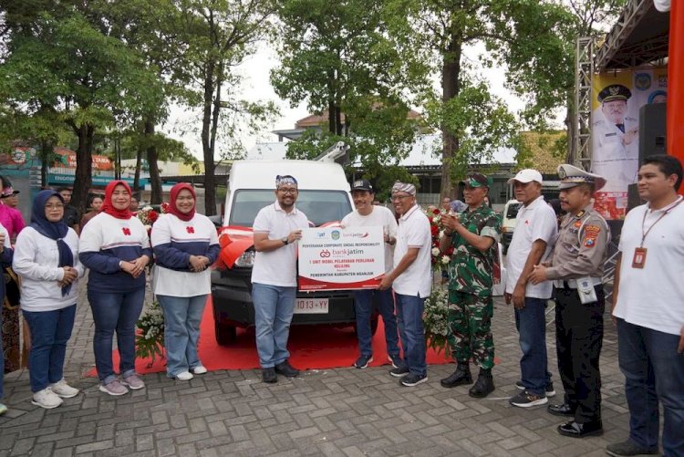Penyerahan CSR bank Jatim kepada Pemkab Nganjuk
