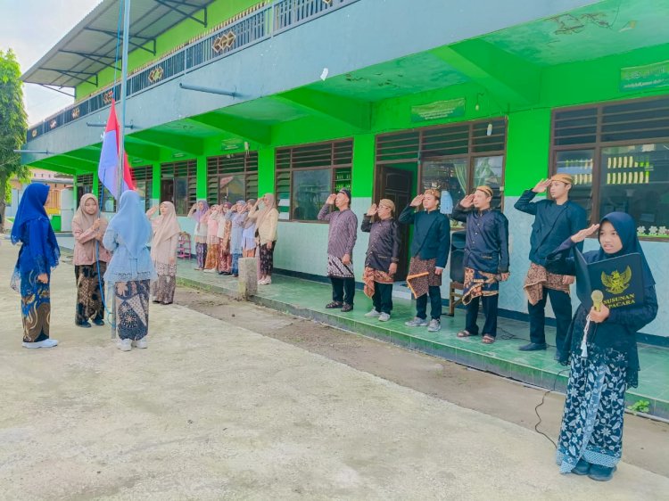 Upacara peringati Kartini di YPI Praja Putra dengan berbusana adat/Ist