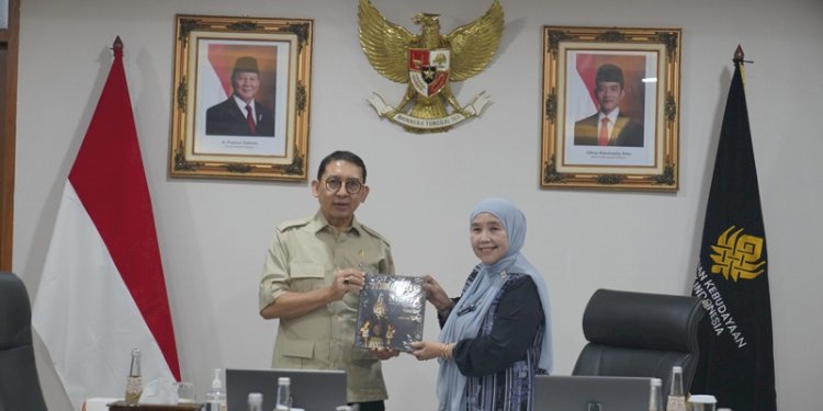 Menteri Kebudayaan Fadli Zon bersama Ketua Umum Asosiasi IUMKM Akumandiri, Hermawati Setyorinny/Ist