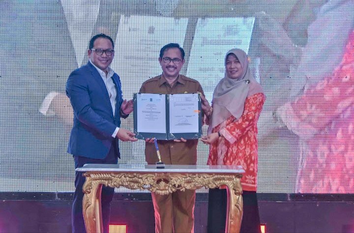 Teks foto: Ikhsan bersama Tubagus Arie Rukmantara/ist