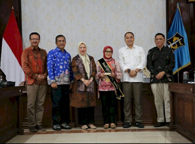 Teks foto: Wali Kota Eri didampingi Rini Indryani bersama SEAMEO CECCEP/ist