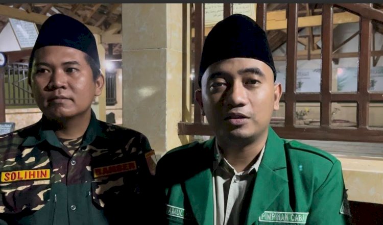 Ketua GP Ansor Kota Probolinggo, Salamul Huda dan Anggota Saat Usai Berziarah