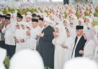 Bersama 20 Ribu Jemaah Muslimat NU, Gubernur Khofifah Mohon Doa Cicit Syech Abdul Qadir Al Jailani untuk Kedamaian Jawa Timur dan Indonesia