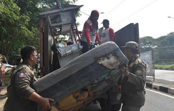 Penertiban PKL dan Bangunan Liar/RMOLJatim