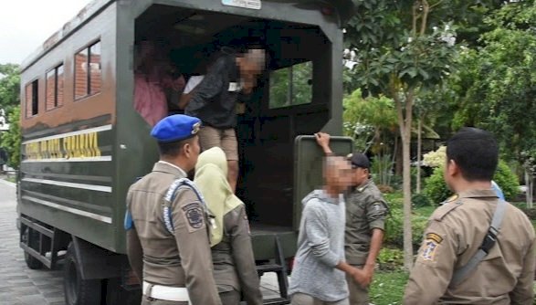 Satpol PP Surabaya mengamankan remaja pelaku kekerasan/RMOLJatim