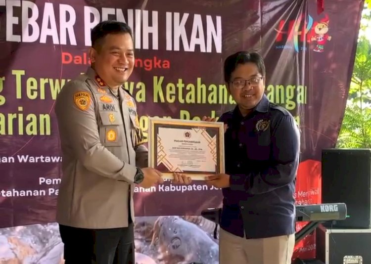 Poto - Mufid ketua pwi beri apresiasi kapolres atas keberhasilan ungkap kasus   