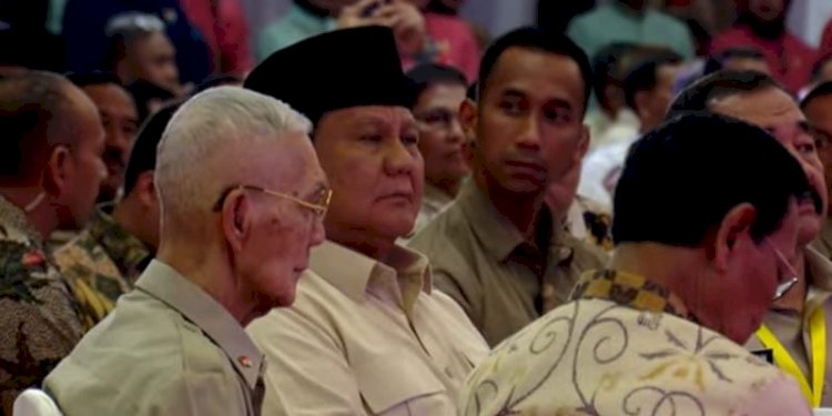 Tangkapan layar Presiden Prabowo Subianto duduk di samping Try Sutrisno di acara Halal Bi Halal TNI di Balai Kartini, Jakarta pada Selasa, 6 Mei 2025/RMOL