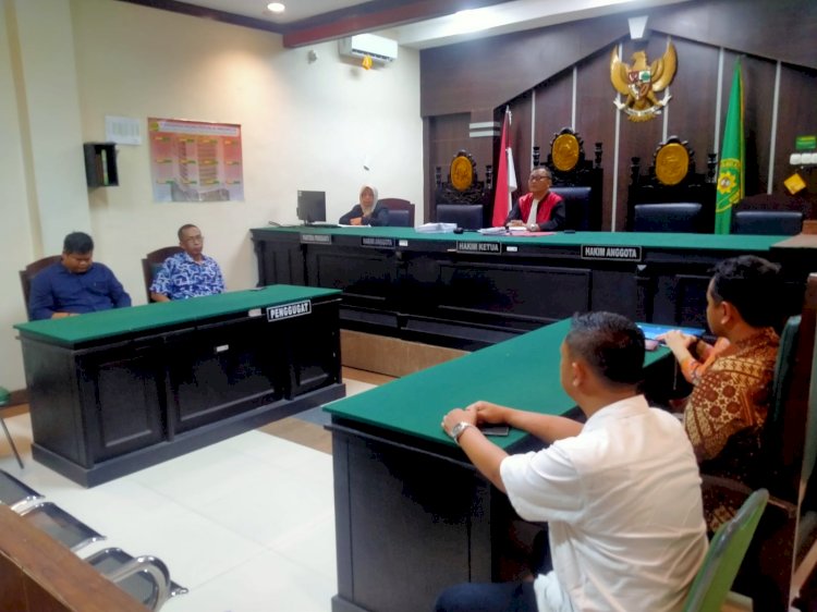 Moh. Husni Thamrin saat mendampingi kliennya dalam sidang pembacaan putusan praperadilan/Ist