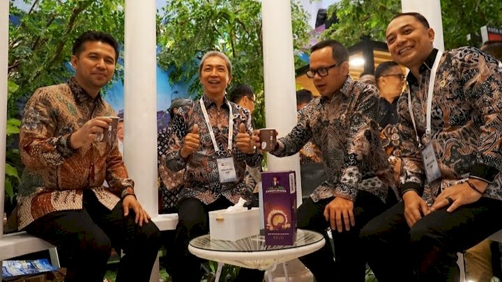 Teks foto: Wamendagri Bima Arya, Wakil Gubernur Jatim Emil Elestianto Dardak, Wali Kota Surabaya Eri Cahyadi dan Direktur Eksekutif APEKSI Alwis Rustam/RMOLJatim