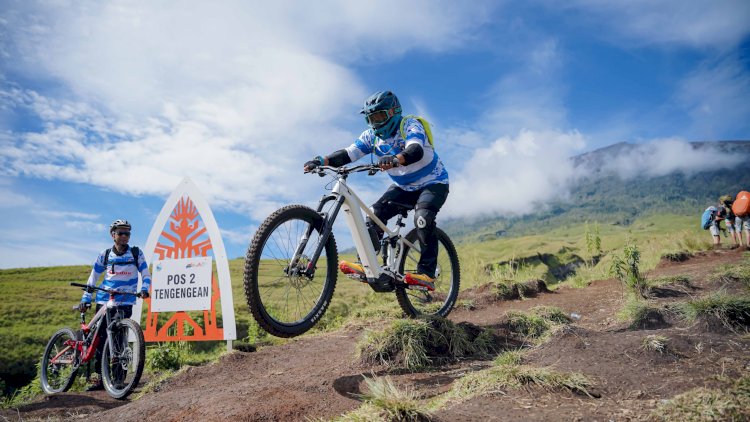 kegiatan nin pendaki di lereng guung Rinjani yang memicu adrenalin