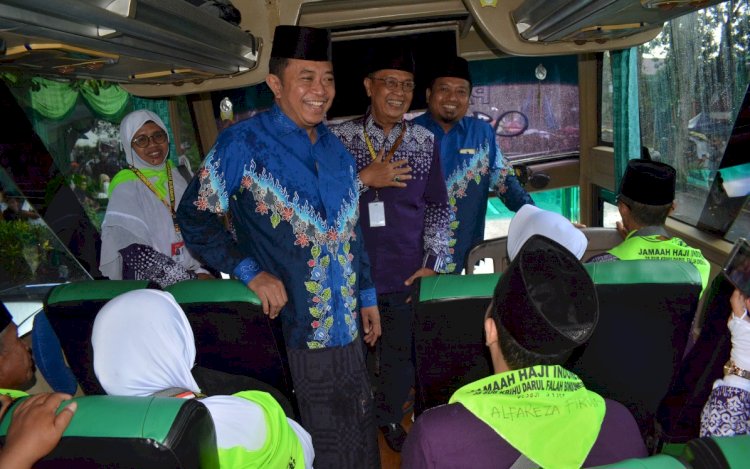Bupati KH Abd Hamid Wahid melepas CJH Jember/RMOLJatim
