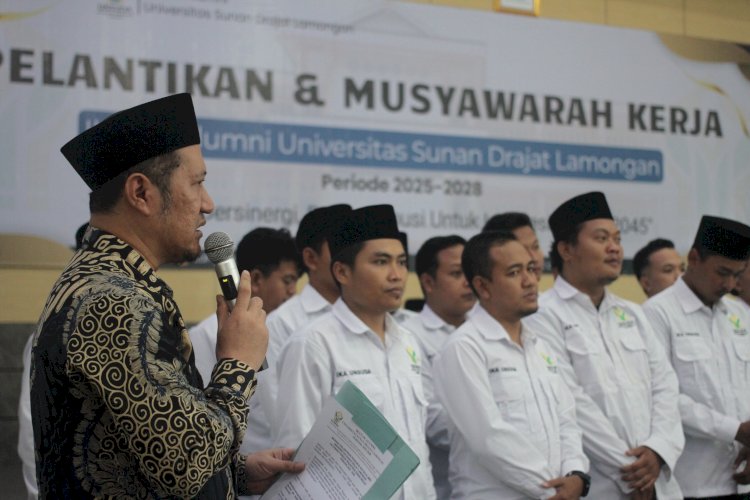 Pengukuhan pengurus IKA Unsuda oleh Rektor Universitas Dr. Iwan Zunaich/RMOLJatim