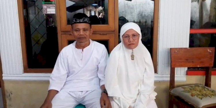 Penjual bubur ayam, Wasman dan istrinya Dede Yeni, akhirnya bisa menunaikan ibadah haji setelah tekun menabung selama 12 tahun/Istimewa