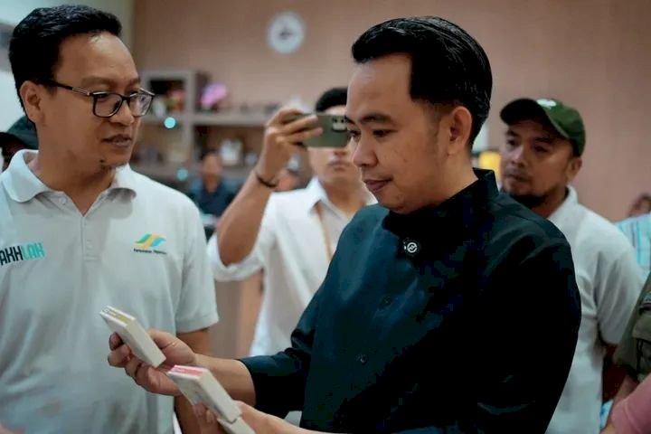 Bupati Jember, Muhammad Fawait saat mengunjungi Puslit kopi dan kakao dan Papuma Jember/Ist