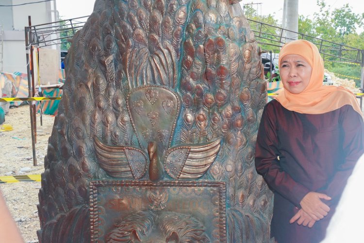 Gubernur Jawa Timur Khofifah Indar Parawansa meninjau pembangunan Museum Reog Ponorogo/Ist