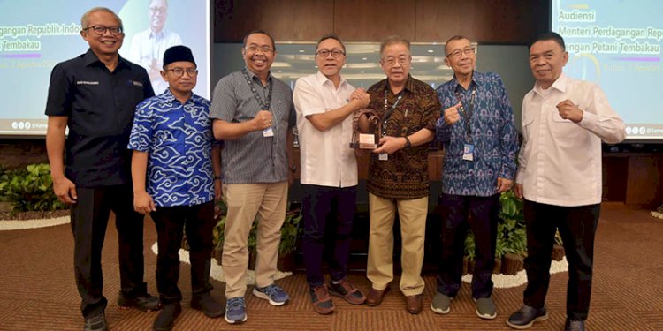 Menteri Koordinator Bidang Pangan, Zulkifli Hasan (Zulhas), meninjau proses pengolahan sampah di Desa Cangkuang Wetan, Kabupaten Bandung, Jawa Barat, Kamis 15 Mei 2025/Istimewa