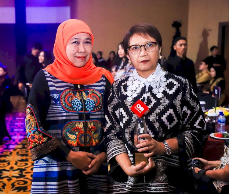 Gubernur Khofifah raih penghargaan dari CNN Indonesia 