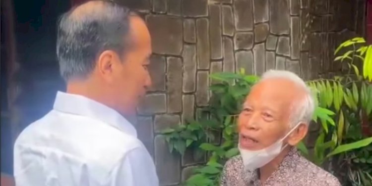 Presiden ke-7 RI Joko Widodo dan mantan dosen UGM Kasmudjo/Ist