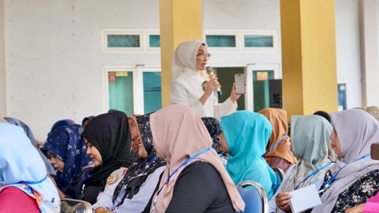 Arzeti Bilbina sosialisasi makan bergizi gratis di Sidoarjo 