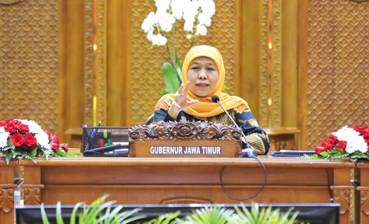 Gubernur Khofifah saat memimpin Rapat Pleno bersama seluruh Kepala Perangkat Daerah (PD) Pemprov Jatim di Gedung Negara Grahadi, Surabaya, Kamis 22 Mei 2025 malam/Ist