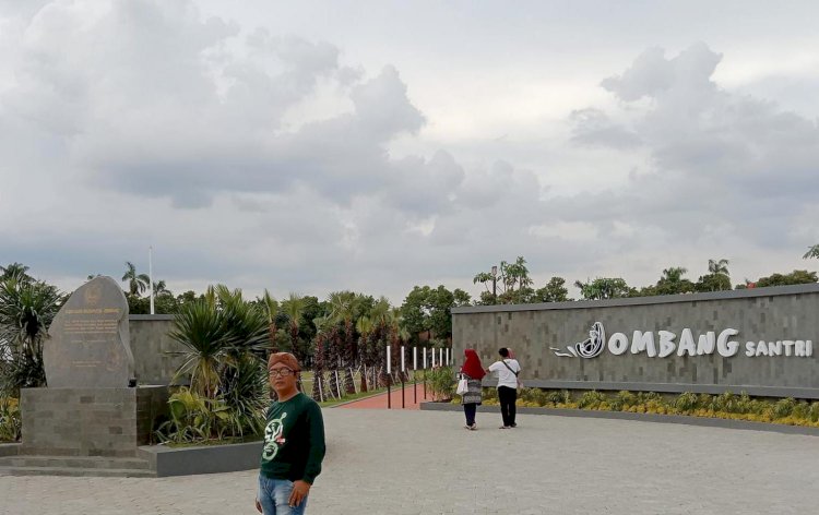 Gus Faiz saat di alun alun simbol Jombang santri/ist