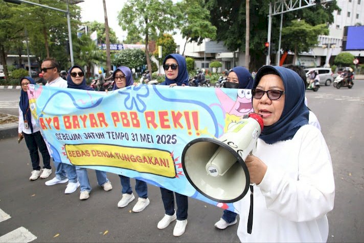 Teks foto: Bapenda Surabaya sosialisasi pembayaran PBB On The Street di jalan/RMOLJatim  