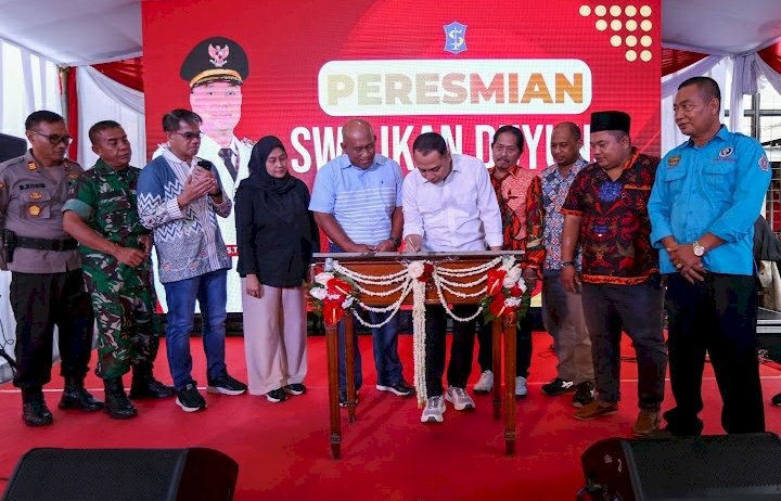 Teks foto: Wali Kota Eri resmikan SWK Ikan Duyung/RMOLJatim   