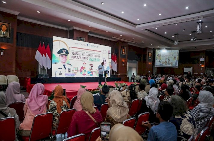 Wali Kota Eri Cahyadi membuka Kelas Sinergi Keluarga untuk Remaja yang Lebih Baik/RMOLJatim